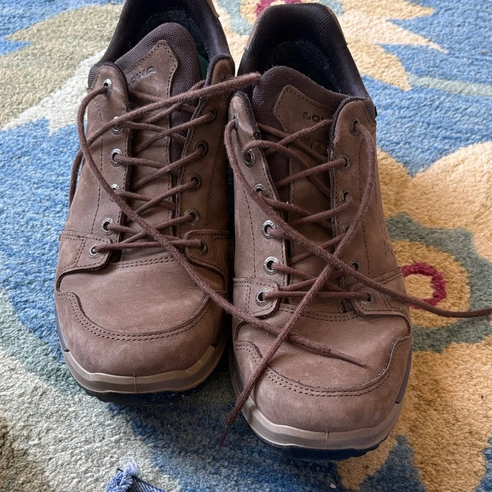 Lowa‎ Locarno GTX Men’s Waterproof Hiking Shows